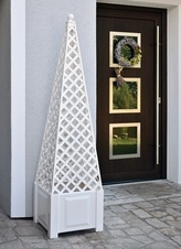 Obelisk se čtvercovým truhlíkem