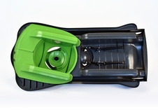 Řízení Monutain Raceru provádí jezdec natáčením řídícího joysticku vlevo či vpravo, který pak otočením přední pohyblivé části podvozku zajistí zatočení