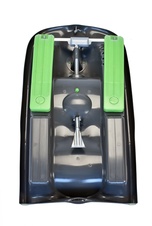 Snow Flyer má řiditelný podvozek díky dvěma souběžně se natáčejícím ližinám. Řídící tyč je kovová, čímž je zajištěna vysoká odolnost tohoto dílu.