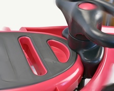 Detail výrobku ukazuje, jak je řešeno umístění nástavby řízení na horní části sáněk.