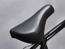 KUSH 1 černé sedlo