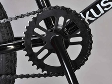 KUSH 1 černé převod vpředu