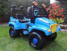 Šlapací terenní auto - jeep